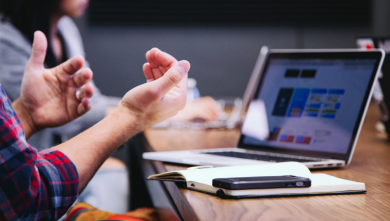 Tantangan Komunikasi Antarindividu di Era Digital